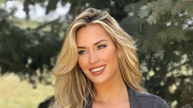 Paige Spiranac puts on busty display in eye-popping crop-top and mini skirt leaving fans in awe