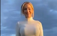 Paige Spiranac, Rate my golf swing on a scale of 1-10, https://twitter.com/ekrii3/status/1734848576885539325?s=20