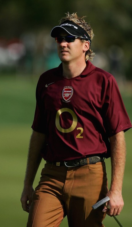ABU DHABI, UNITED ARAB EMIRATES - JANUARY 21: Ian Poulter of England walks down the 1st hole wearing an Arsenal football club shirt during the third round of the Abu Dhabi Golf Championship on The National Course at Abu Dhabi Golf Club on January 21, 2006, in Abu Dhabi, United Arab Emirates. (Photo by David Cannon/Getty Images) *** Local Caption *** Ian Poulter