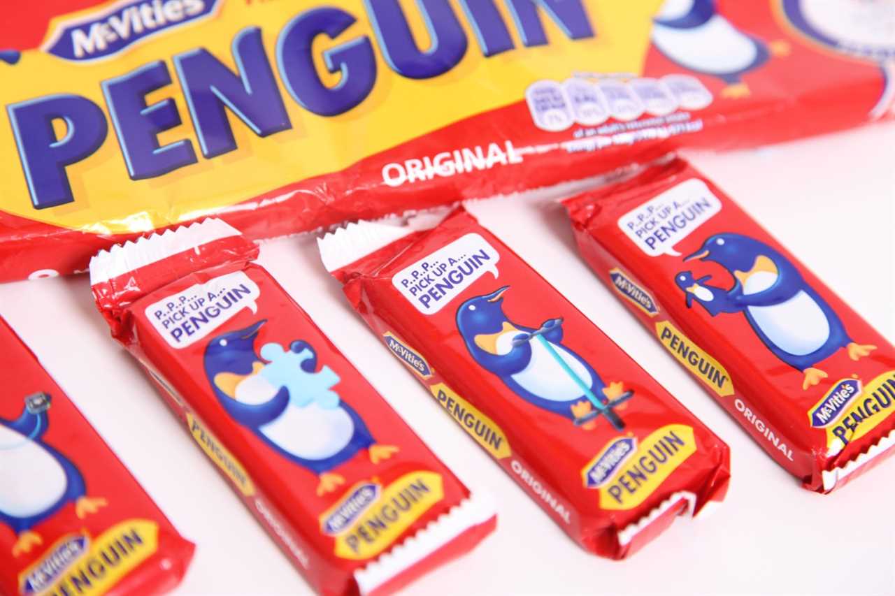 2C89308 McVities Penguin Chocolate Biscuit Bars on white