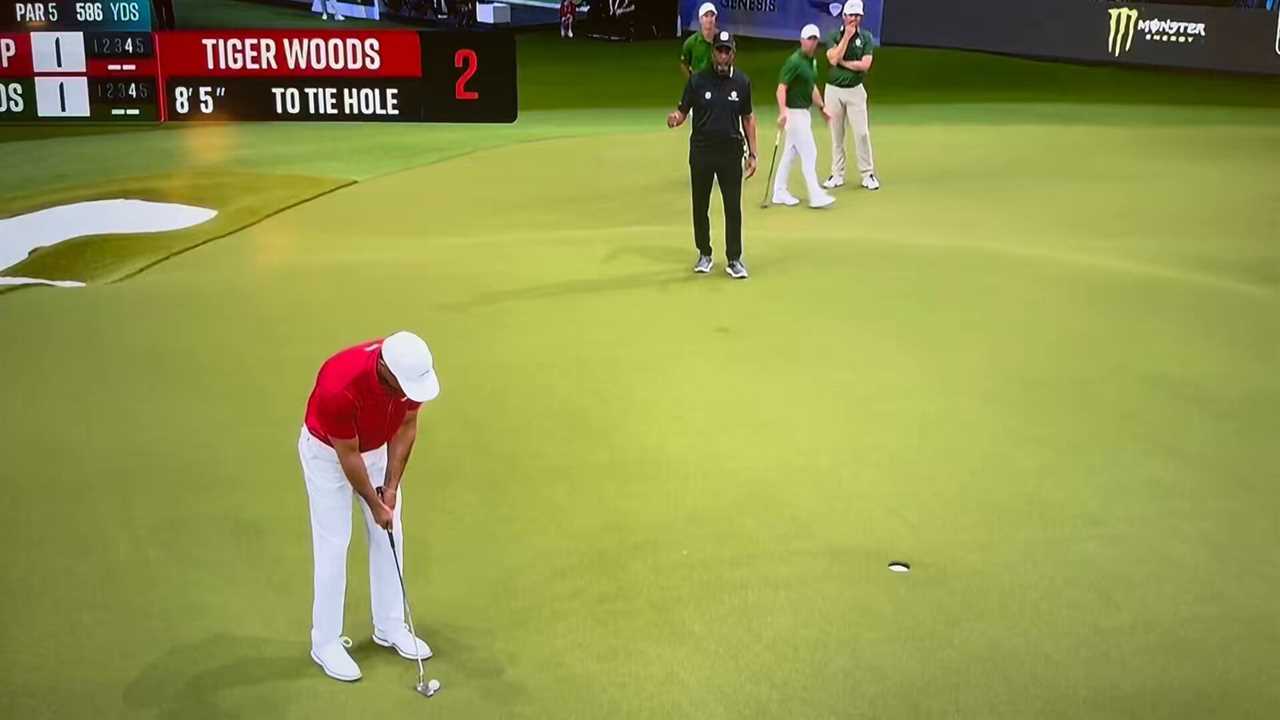 Tiger Woods putting on the green, 8'5" from the hole to tie.