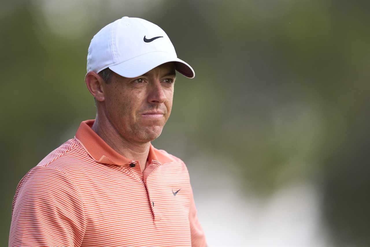 DUBAI, UNITED ARAB EMIRATES - JANUARY 19: Rory McIlroy of Northern Ireland studies shot on the 18th hole during the final round of the the Hero Dubai Desert Classic at Emirates Golf Club on January 19, 2025 in Dubai, United Arab Emirates. (Photo by Pedro Salado/Getty Images)