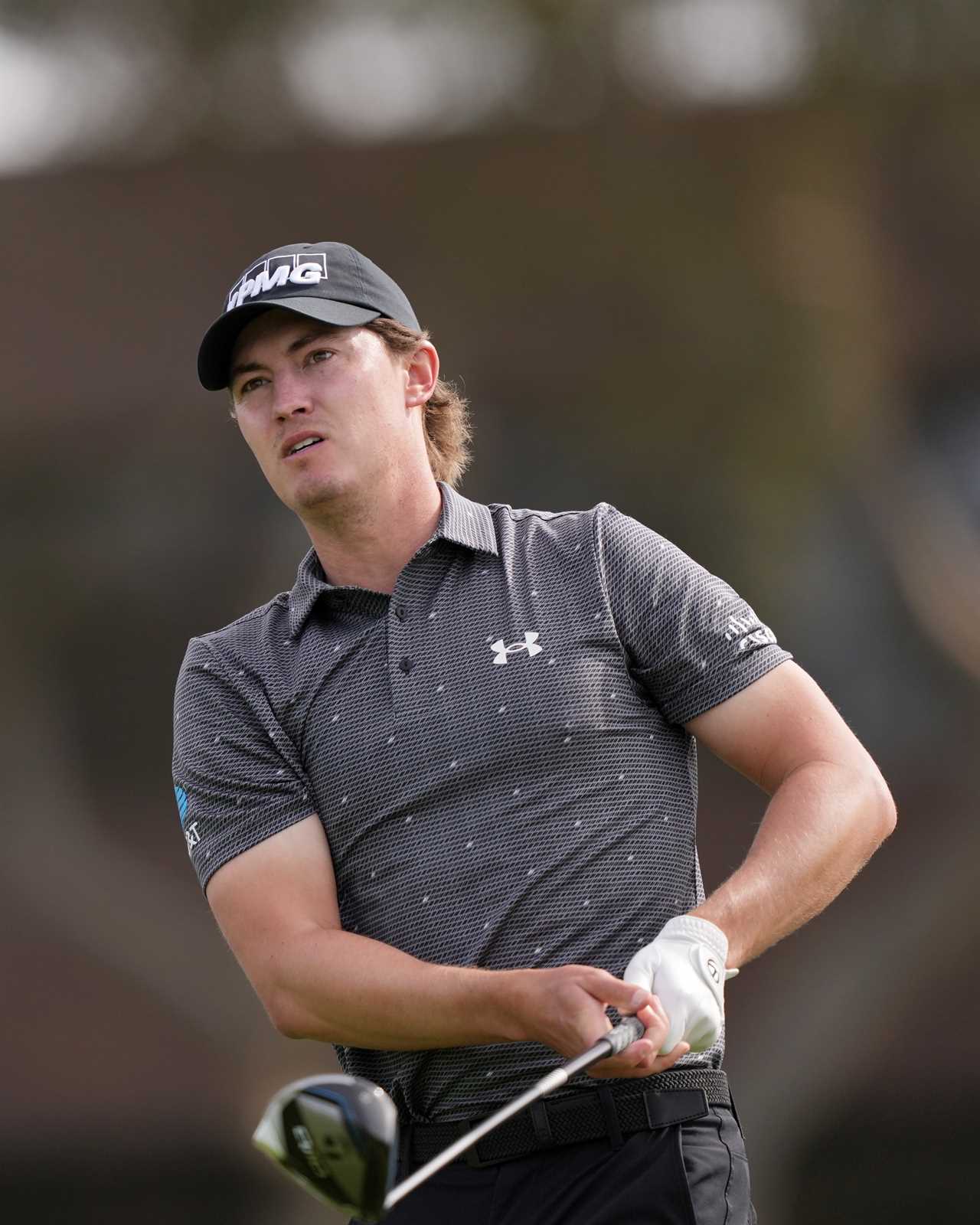 Maverick McNealy golfing.