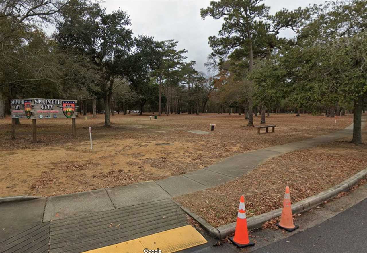 Splinter City Disc Golf Course sign and grounds.
