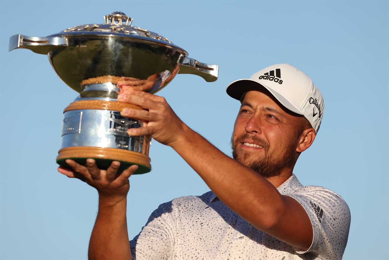Xander Schauffele holding the Genesis Scottish Open Trophy.