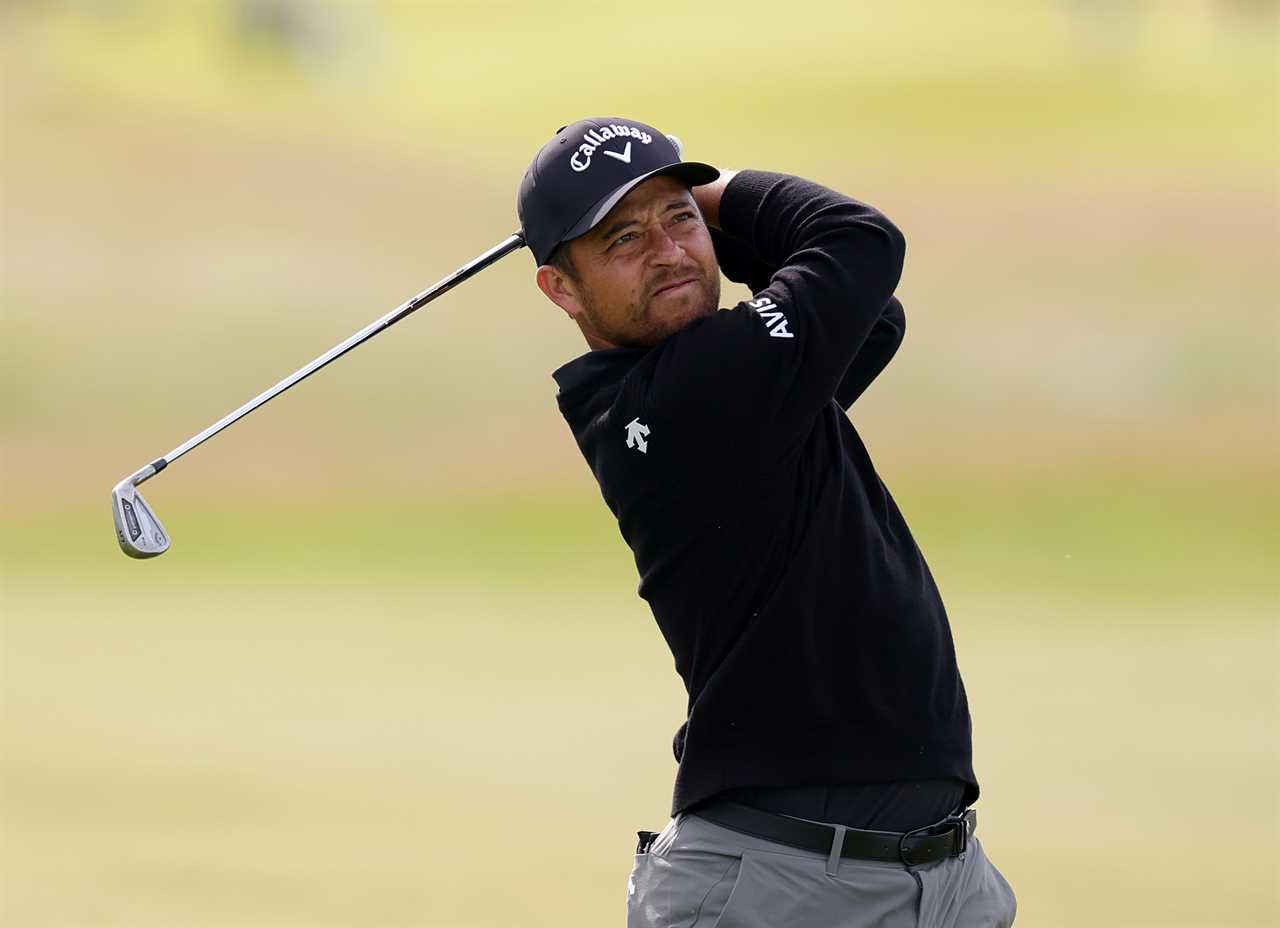 Xander Schauffele playing golf.