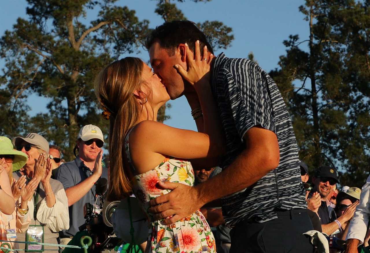 Scottie Scheffler kissing his wife after winning The Masters.