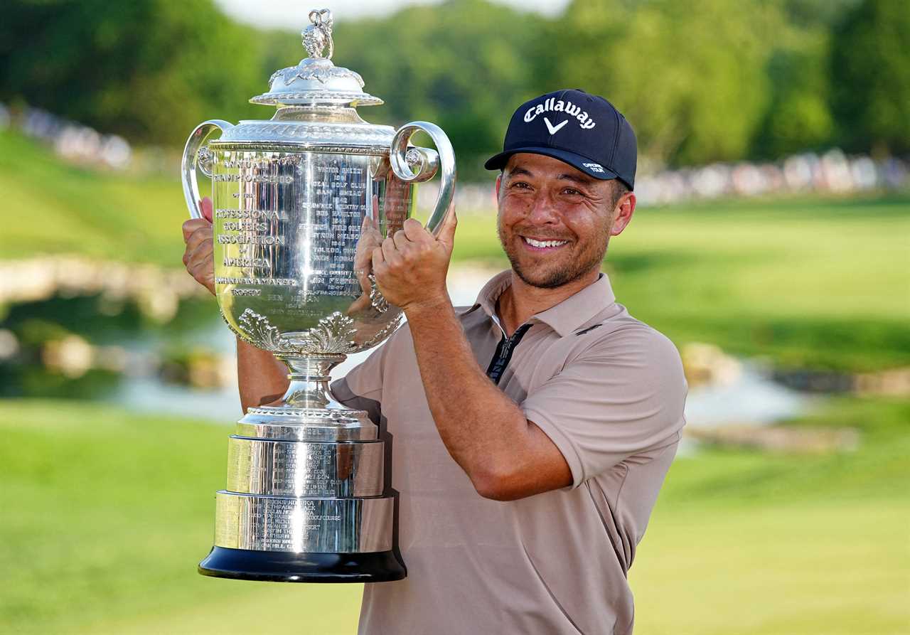 Xander Schauffele holding the Wanamaker Trophy.