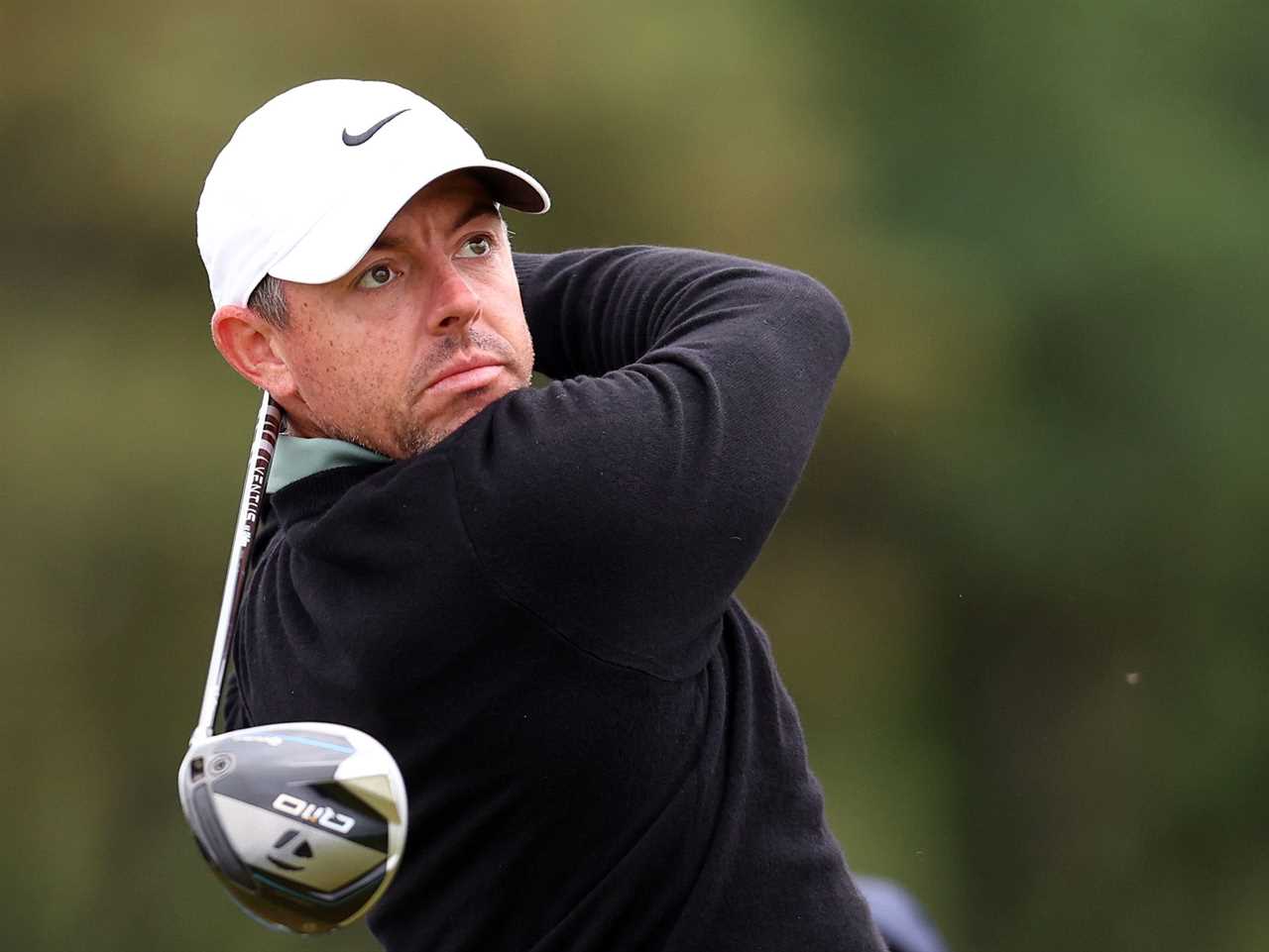 Rory McIlroy playing golf.