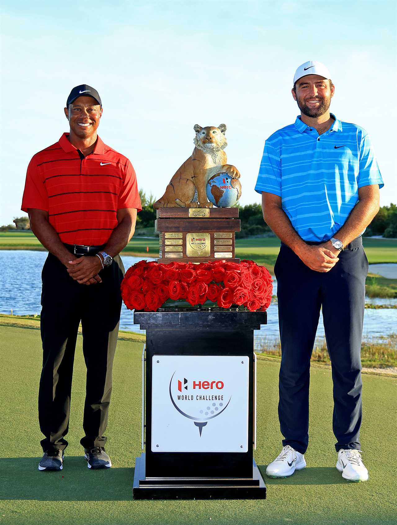 Scottie Scheffler and Tiger Woods with the Hero World Challenge trophy.