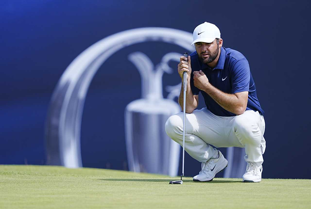 Scottie Scheffler lining up a putt.
